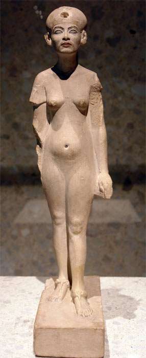 statue of Nefertiti
