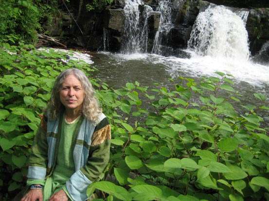 Om Carol at waterfall